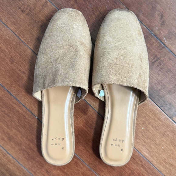 A New Day Women's Tan Thea Faux Suede Slip-on Flat Mules, size 8.5 - Picture 3 of 9